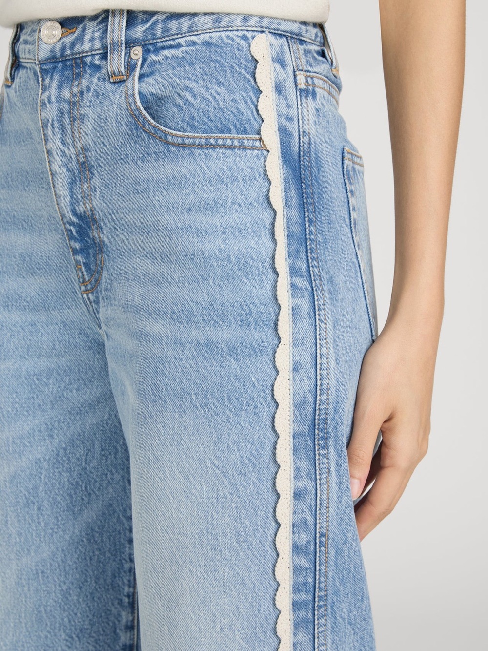 Frame Denim Light Blue Wide-Leg Jeans with White Scallop Trim